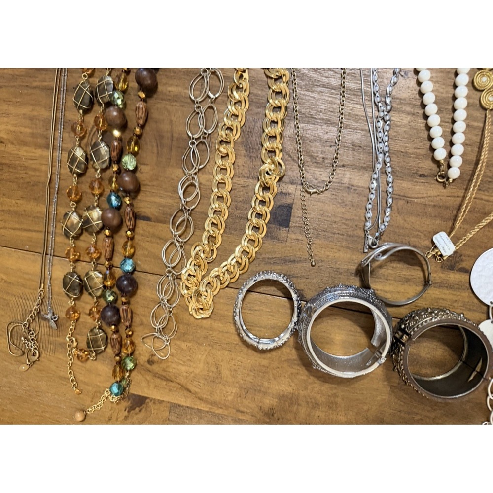 Vintage Modern Costume 99 Pieces Jewelry Lot Signed Necklace Earrings Broach - Picture 11 of 16